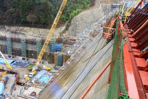 平瀬ダムの工事中風景