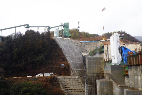 平瀬ダムの工事中風景